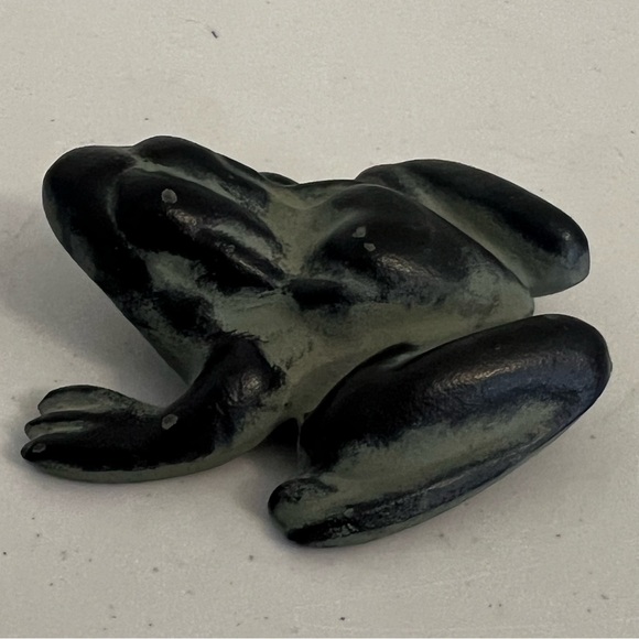 Vintage Virginia Metalcrafters Cast Iron 3” Frog Paperweight - Picture 7 of 10